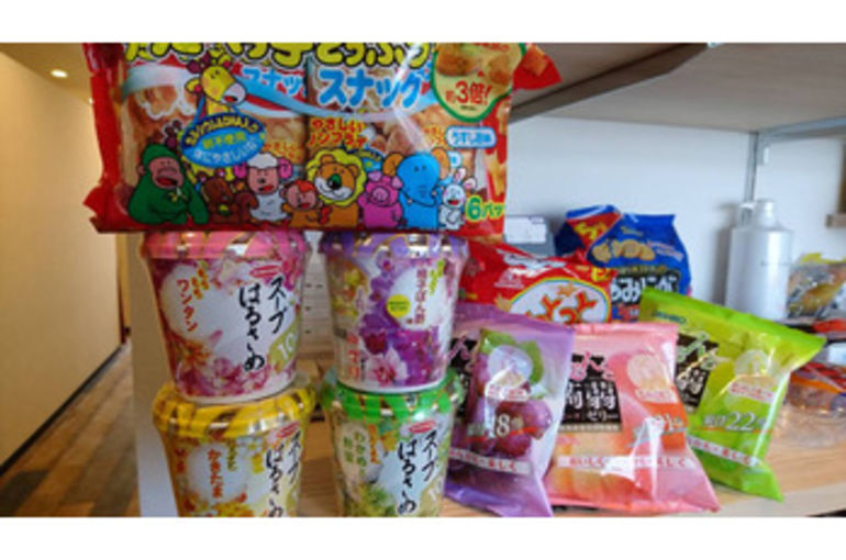 差し入れのお菓子とスープ