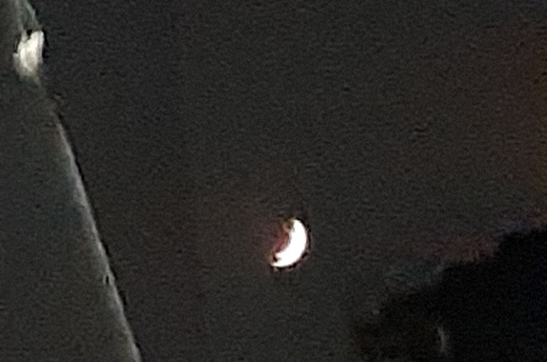 福岡市早良区野芥のエステサロンドルチェヴィータ★オレンジ色の三日月🌛