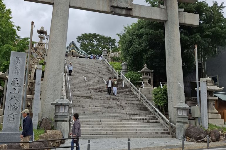 福岡市早良区ドルチェヴィータ★下関唐戸市場と亀山八幡宮